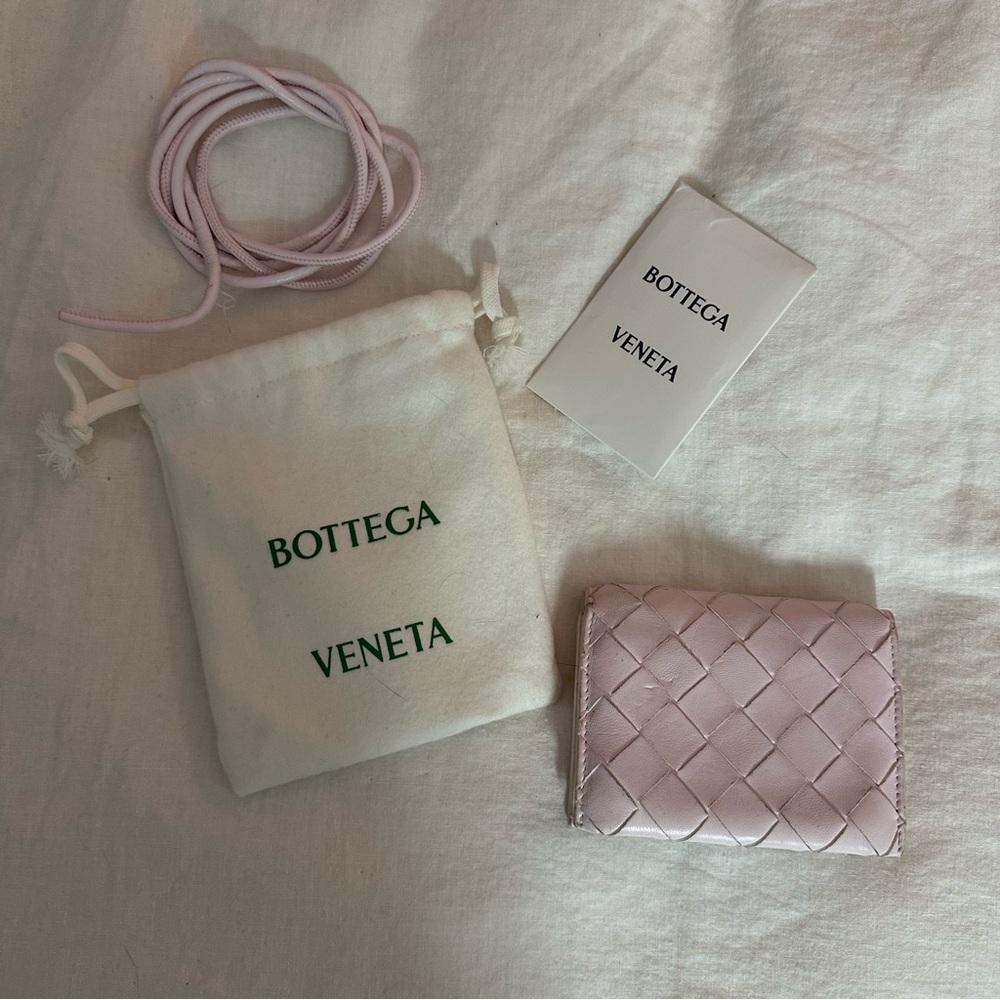 Bottega veneta intrecciato weave lamb skin wallet with strap
